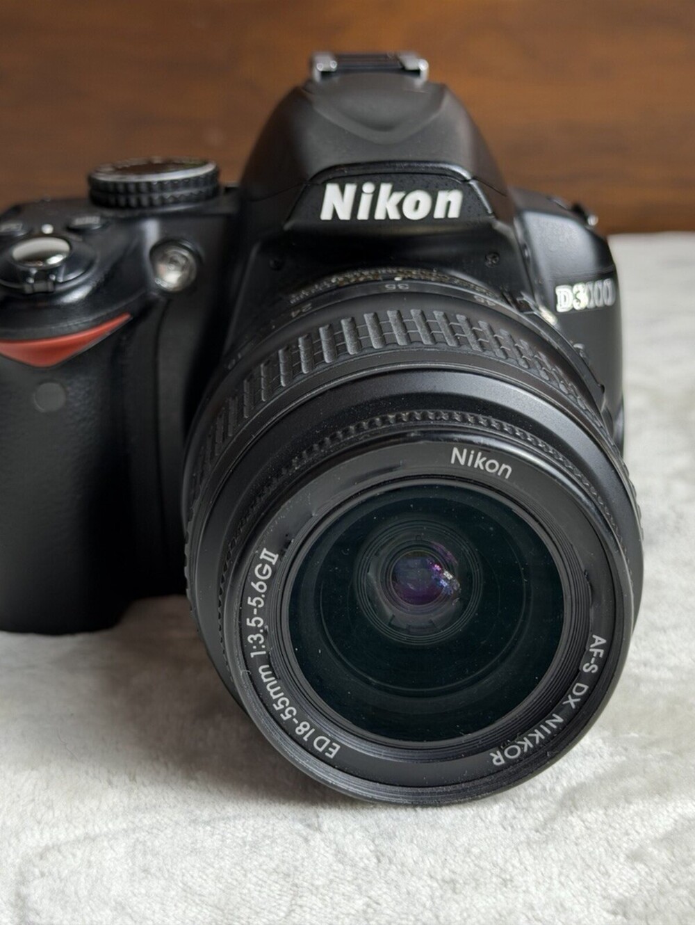 Nikon D3000 10.2MP DSLR Camera w/ AF-S 18-55mm II Lens Battery & Charger TESTED